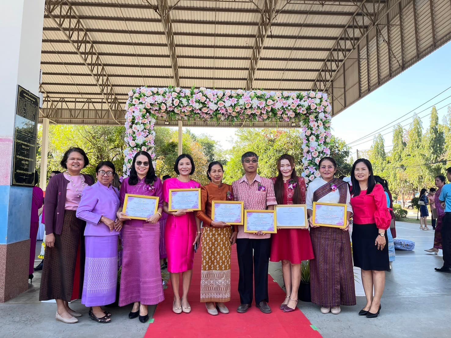 อาจเป็นรูปภาพของ 11 คน และ ข้อความ